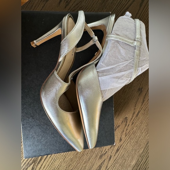 KENNETH COLE NEW YORK Womens Silver (Size 7.5) - Picture 1 of 6